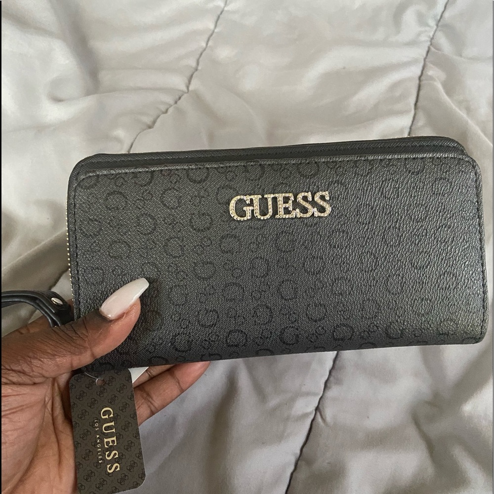 Brand new black an silver guess wallet